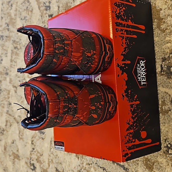 Nightmare on elm st. Edition vans. - Picture 3 of 4
